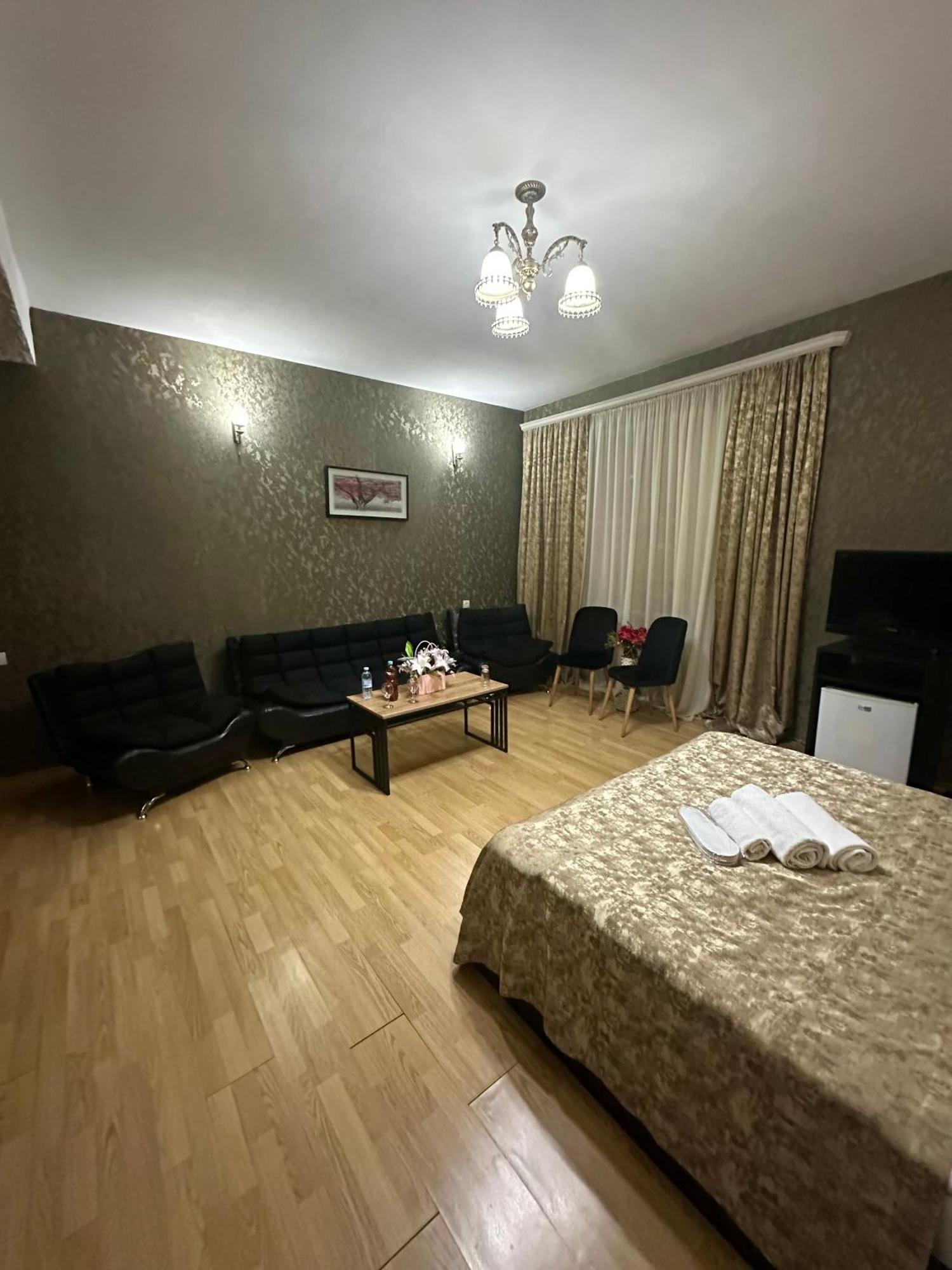 Qeroli Old Town Hotel Tbilisi Bagian luar foto