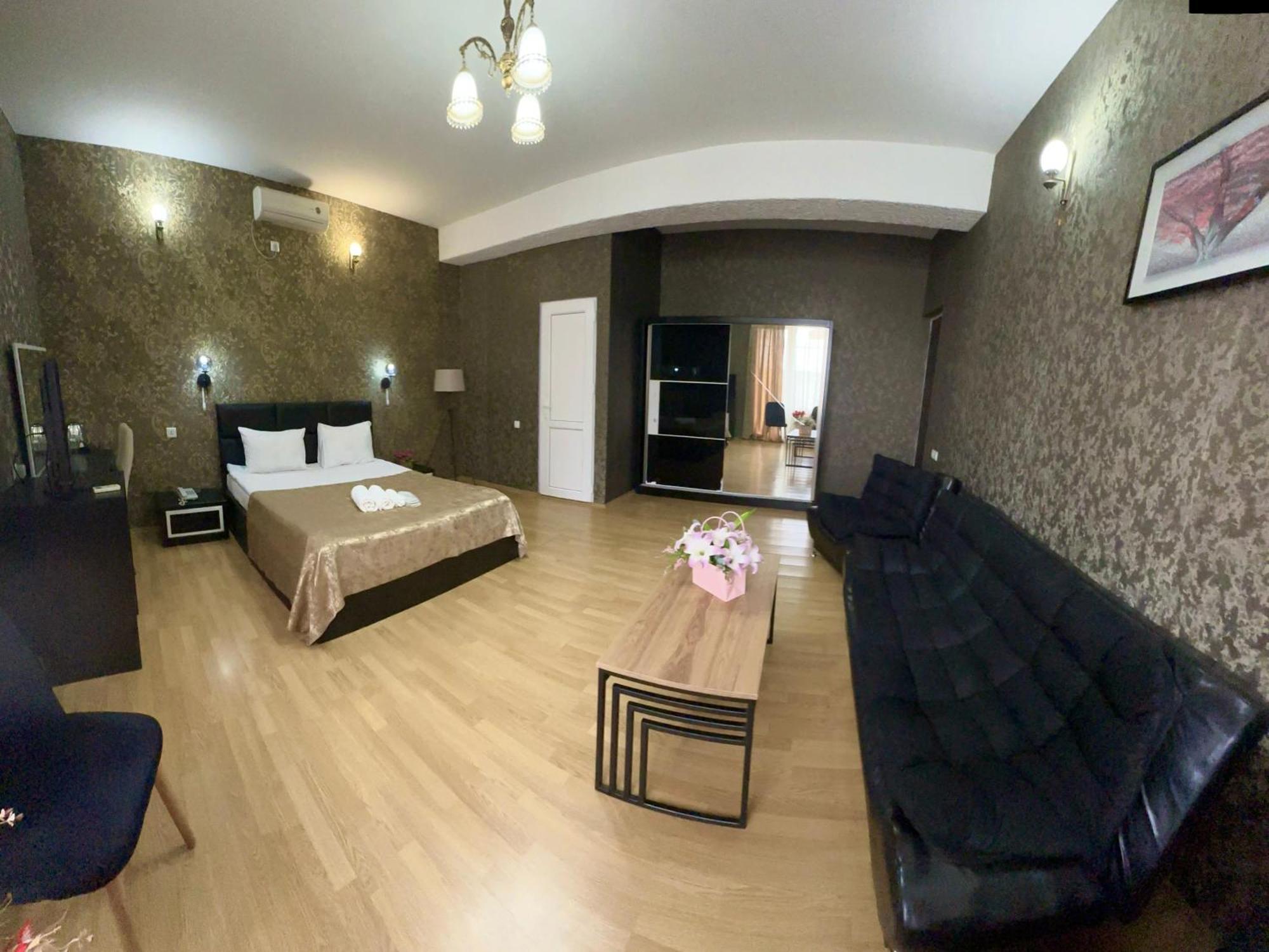 Qeroli Old Town Hotel Tbilisi Bagian luar foto
